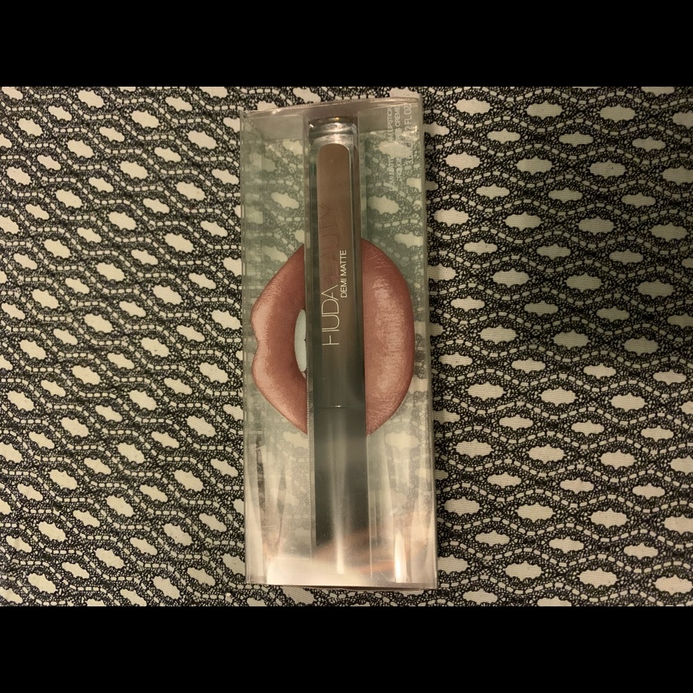 Huda beauty liquid matte lip